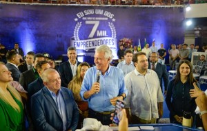 Caiado participa de evento religioso em Anápolis e defende 'promoção da paz'