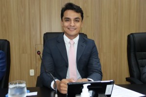 Hiago Matos solicita a atualização do piso salarial dos profissionais do magistério