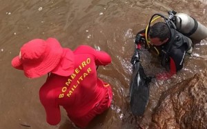 Mãe perde quatro filhos após carro cair em represa no Dia das Mães em Alexânia