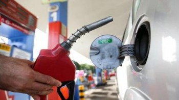 Governo anuncia redução na cobrança de ICMS sobre gasolina, etanol e diesel em Goiás