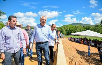 Caiado entrega obras rodoviárias em Pirenópolis e Vila Propício