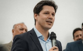 Daniel Vilela entrega escolas em Planaltina e anuncia obras em Anápolis