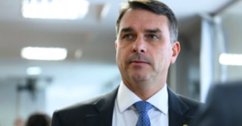 Flávio Bolsonaro confirma que foi à casa de Vorcaro após primeira prisão