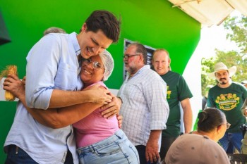 Daniel Vilela entrega 80 casas a custo zero para famílias de São Luiz do Norte e Itapaci 